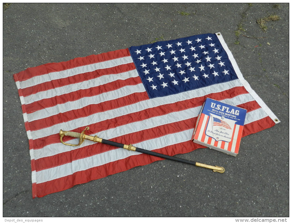 1944--2014 : SUPERBE DRAPEAU U.S.A. 48 ETOILES 39 - 45 + BOITE . ............