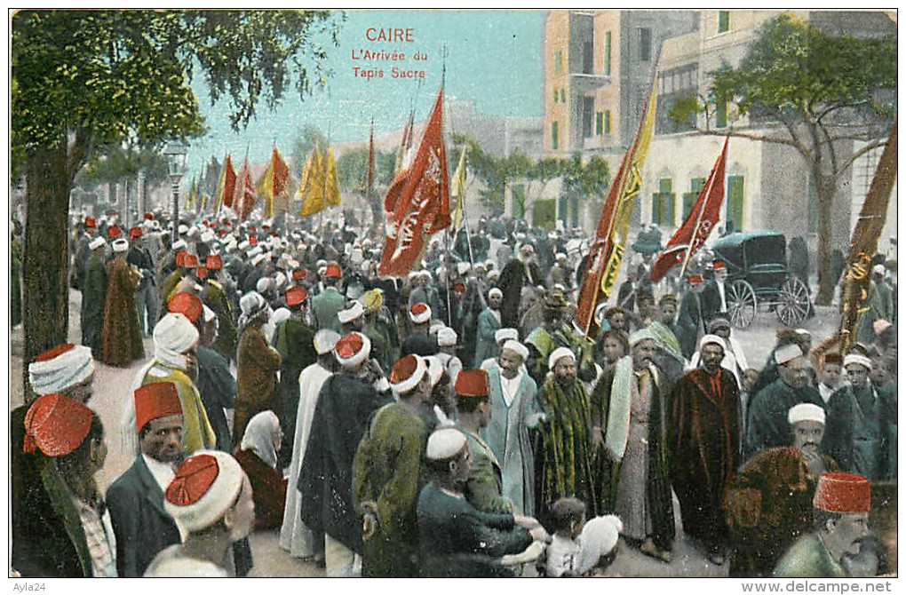 EGYPTE LE CAIRE Arrivée Du Tapis Sacré Drapeaux Très Animée  N° 2242 - El Cairo