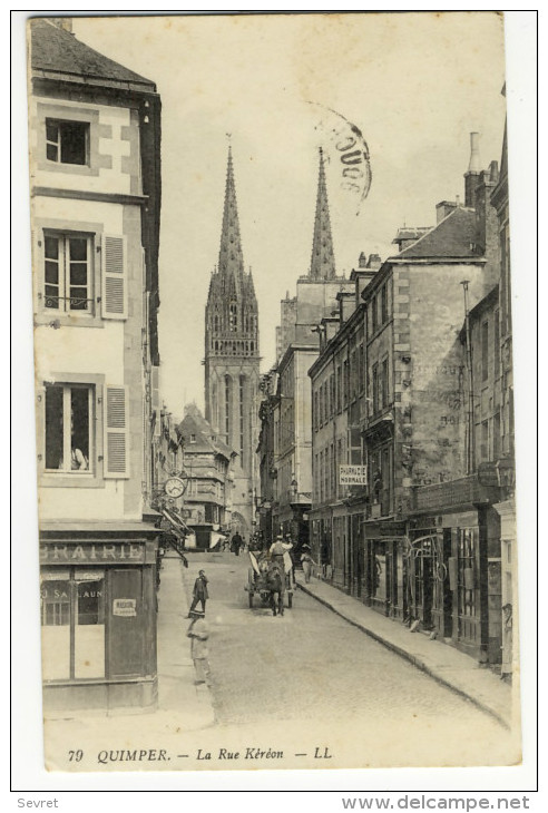 QUIMPER. - La Rue Kéréon. - PHARMACIE NORMALE Et LIBRAIRIE - Quimper