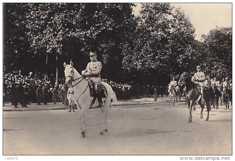 Militaria / Carte-Photo /  Guerre 14-18 / Défilé Champs-Elysées 1919 / Cavalier / Maréchal Pétain - Weltkrieg 1914-18