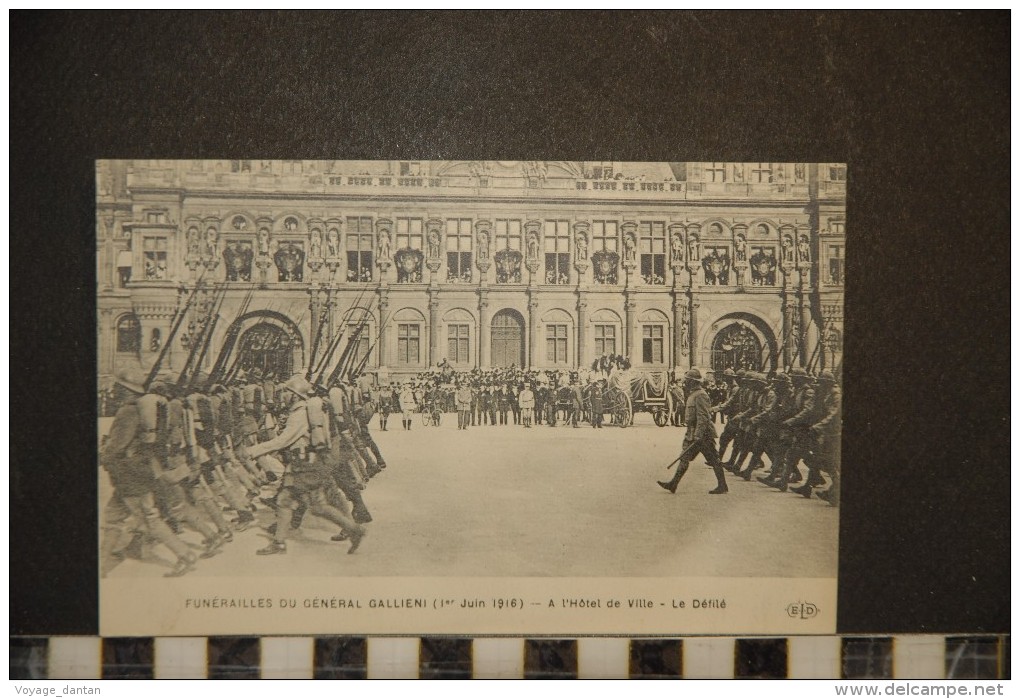 FUNERAILLES Du Général GALLIENI ,(1er Juin 1916), à L'Hotel De Ville Le Défilé,  MILITARIA - Funeral