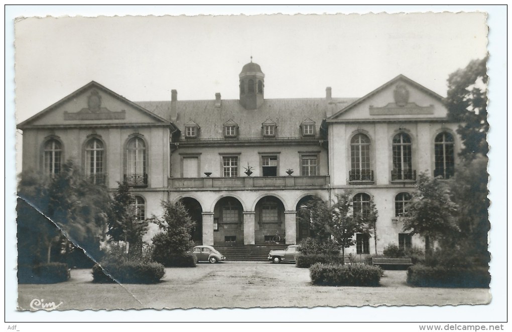 M-CH@ CPSM ARS SUR MOSELLE, AUTOS VOITURES DEVANT L'HOTEL DE VILLE ET PALAIS JUSTICE, 9 Cm Sur 14 Cm Environ, MOSELLE 57 - Ars Sur Moselle