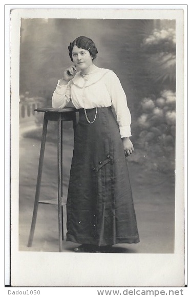 CPA  Carte Photo  Femme - Fotografie