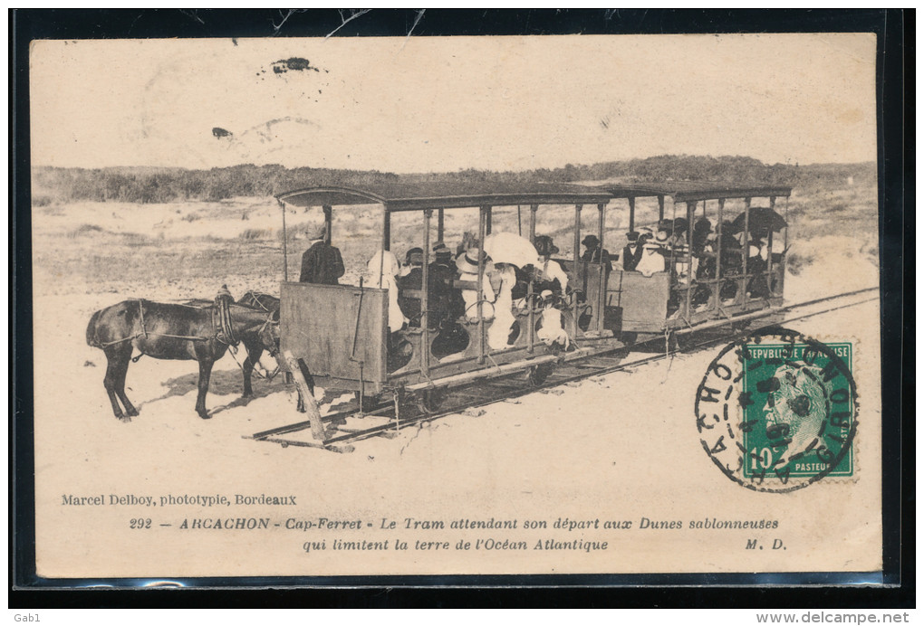 33 --  Arcachon -- Cap - Ferret -- Le Tram Attendant Son Depart Aux Dunes - Arcachon