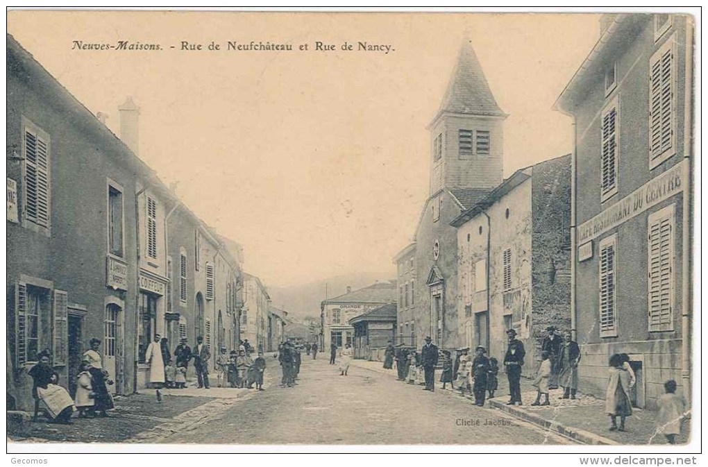 CPA 54 - NEUVES-MAISONS - Rue De Neufchâteau Et De Nancy  (animée) - Neuves Maisons