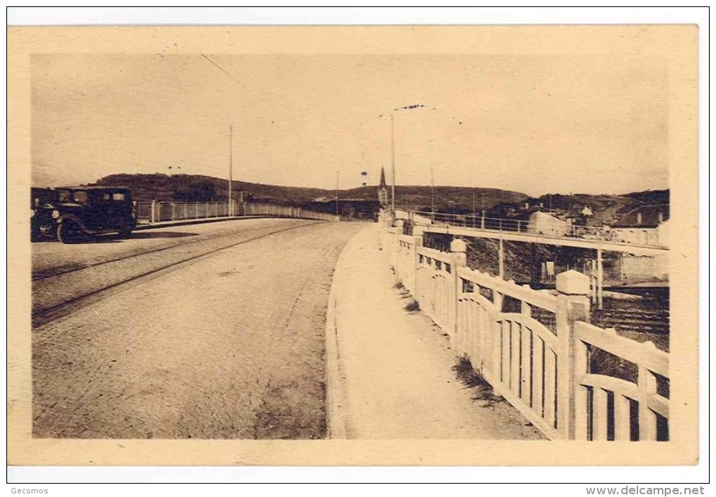 CPA 54 - NEUVES-MAISONS - Nouveau Pont (automobile) - Neuves Maisons