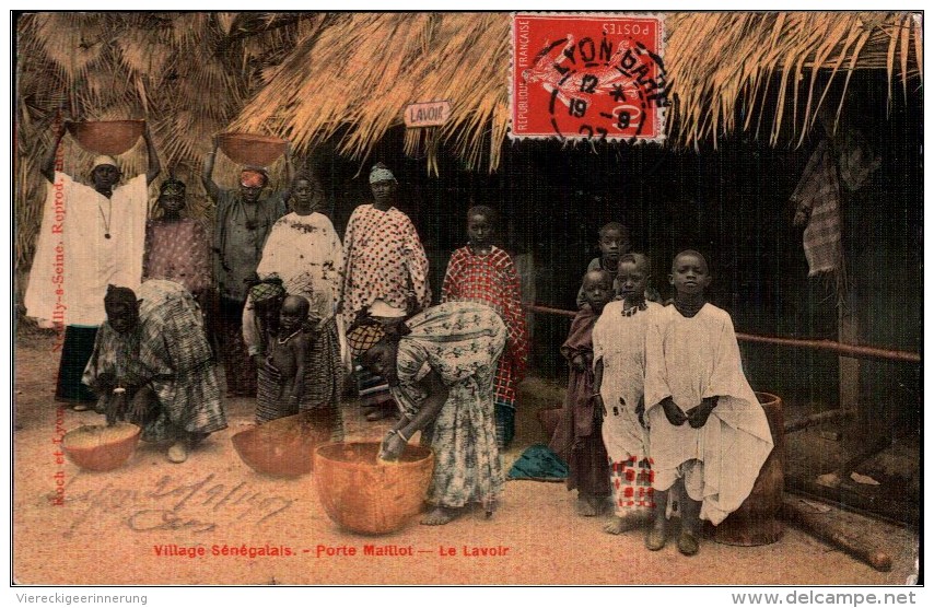 ! 2 Old Postcards Village Senegalais, Porte Maillot, Le Lavoir, Les Piroguiers, Lyon, Africa, Black People - Senegal