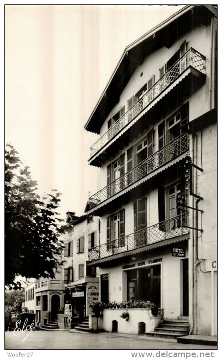 CPSM CAMBO LES BAINS , Hotel Saint Laurent , Avec Terrasses Et Vue Sur La Nive - Cambo-les-Bains