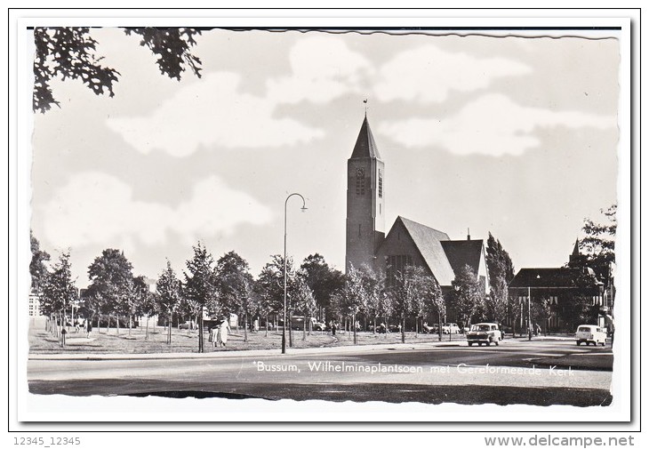 Bussum, Wilhelminaplantsoen Met Geref. Kerk - Bussum