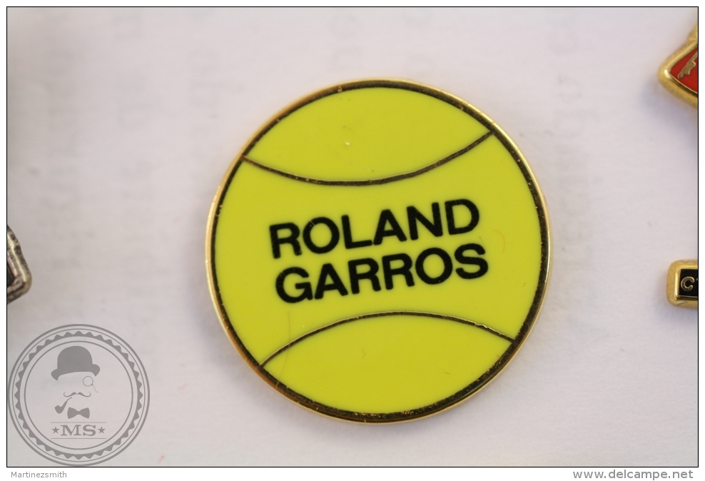 Roland Garros Tennis Ball - Partenaire Officiel - Pin Badge   - #PLS - Tenis