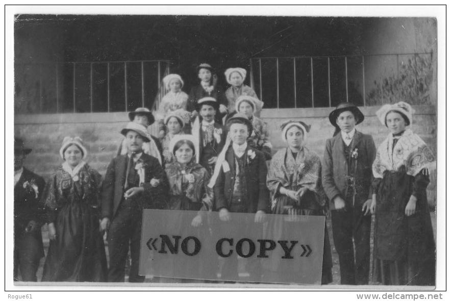 CUNLHAT      Jour De FÊTE    ( Photo De Groupe) - Cunlhat