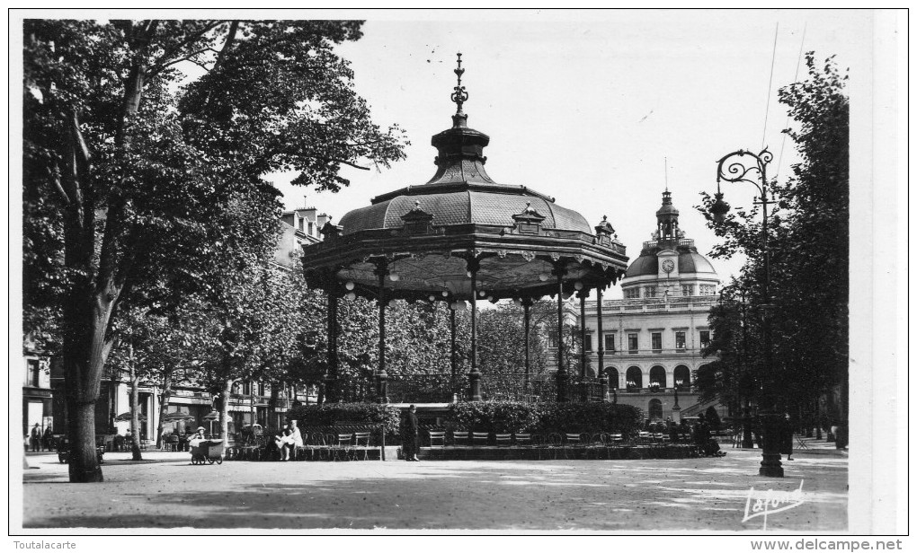 CPSM 42 SAINT ETIENNE  PLACE MARENGO KIOSQUE A MUSIQUE AU FOND L HOTEL DE VILLE - Saint Etienne