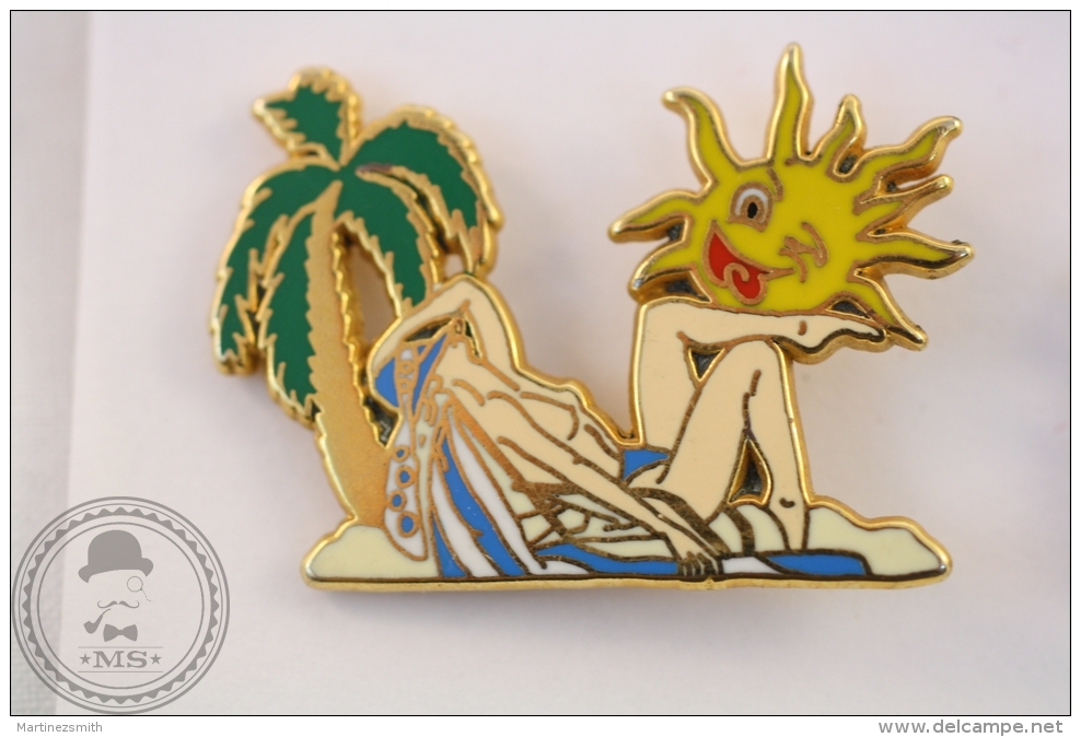 Pin Up Stile Girl On Beach - Sun Winking, Blue Colour Suit - Ballard Collection Pin Badge - #PLS - Pin-ups