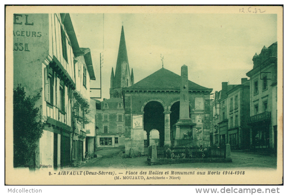 79 AIRVAULT / La Place Des Halles Et Le Monument Aux Morts 1914-1918 / - Airvault