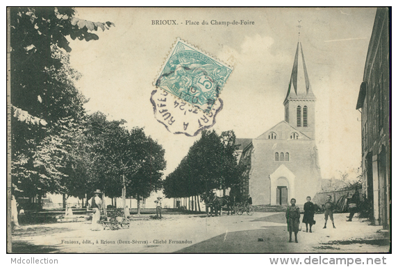 79 BRIOUX SUR BOUTONNE / La Place Du Champ De Foire, Brioux / - Brioux Sur Boutonne