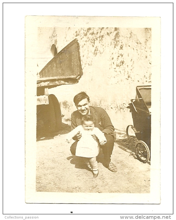 Photo, Bébé Avec Papa - Dimension : 9 X 6.5 Cm - Anonyme Personen