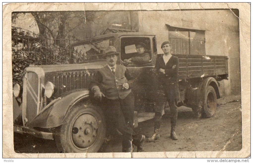 PHOTO  ANCIENNE  -   CAMION  CITROEN  -   Type  P.45  Ou  U.23  ( Citroen , écrit Sur Le Coté Du Moteur)  Photo Abimée - Automobiles