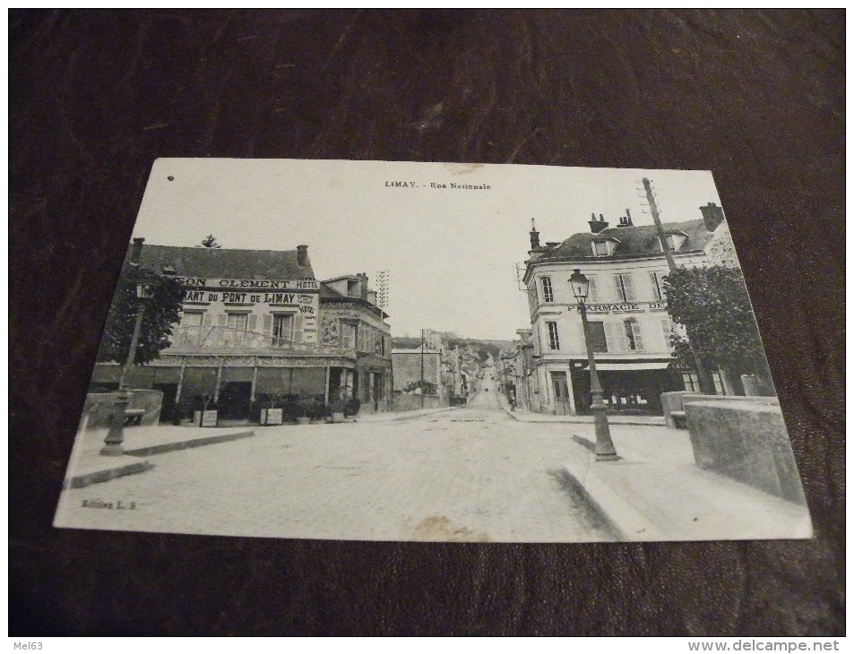 A133..CPA....78..YVELINES..LIMAY..Rue Nationale...Devanture Pharmacie & Hotel...rare Beau Plan Animé..ecrite - Limay