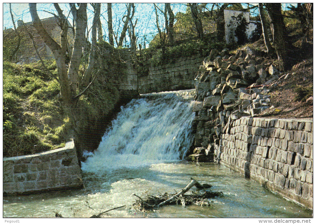 DIVION (P-de-C)  CHUTE D' EAU Au JARDIN PUBLIC. Achat Immédiat - Divion