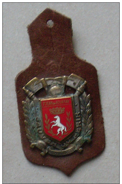 INSIGNE   SAPEURS POMPIERS  SAINT JEAN De BOURNAY  Avec CUIR - Pompiers