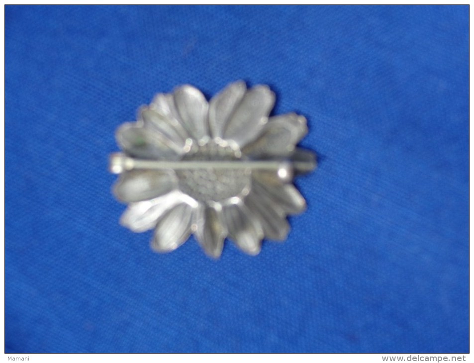 1 Broche Ancienne Decor Marguerite -marquage Au Dos Meller Etc....- - Broches