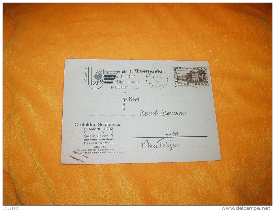 LETTRE CARTE DE 1920. / CREFELDER SEIDENHAUS HERMANN HERZ . / SARRE / SAARBRUCKEN A LYON FRANCE / CACHET + TIMBRE. - Autres & Non Classés