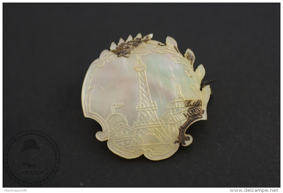 Beautiful & Old  Tour/ Tower Eiffel Paris City  Carved On A Nacre/ Mother Of Pearl Piece  - Badge - Ciudades