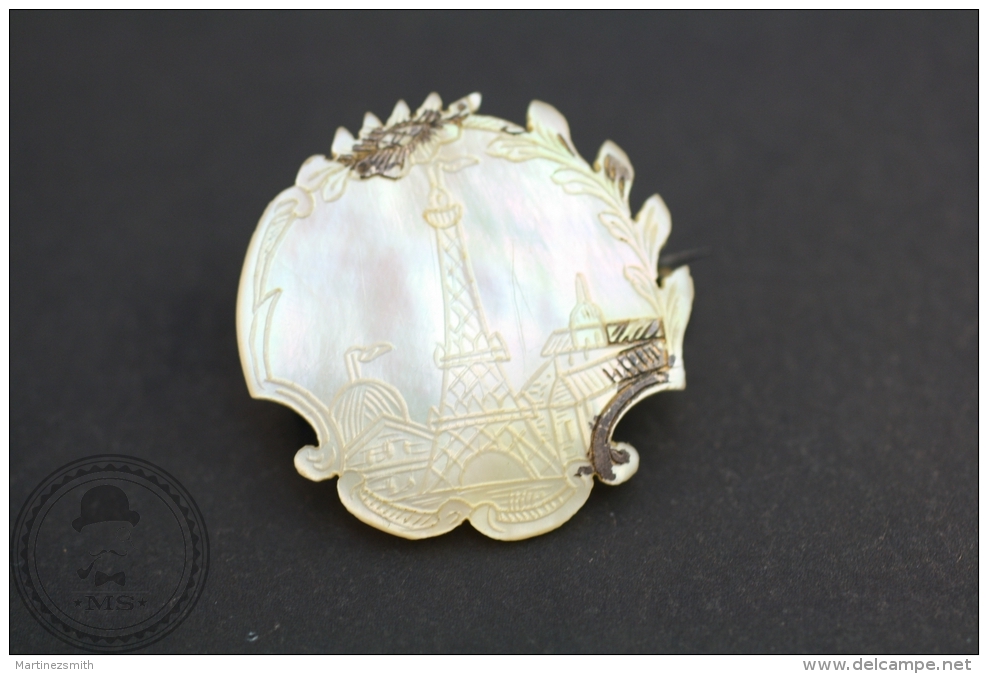 Beautiful & Old  Tour/ Tower Eiffel Paris City  Carved On A Nacre/ Mother Of Pearl Piece  - Badge - Ciudades