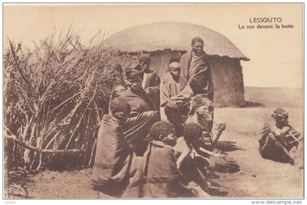 CPA Animée - LESSOUTO - Le Soir Devant La Hutte - Lesotho