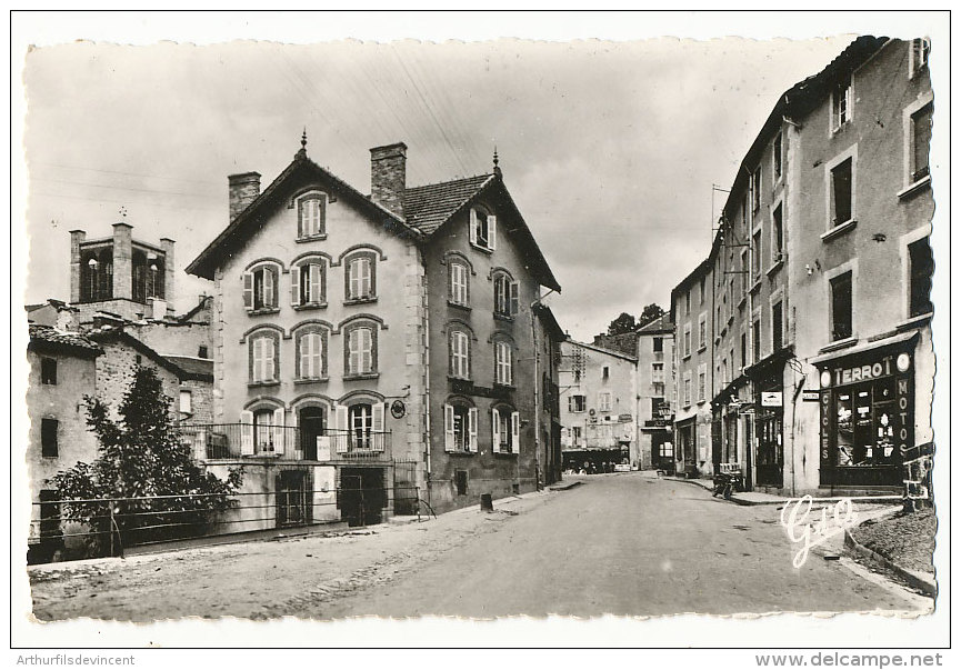 CUNLHAT --LES MAGASINS RUE DE LA POSTE- CPSM 9X14CM - Cunlhat