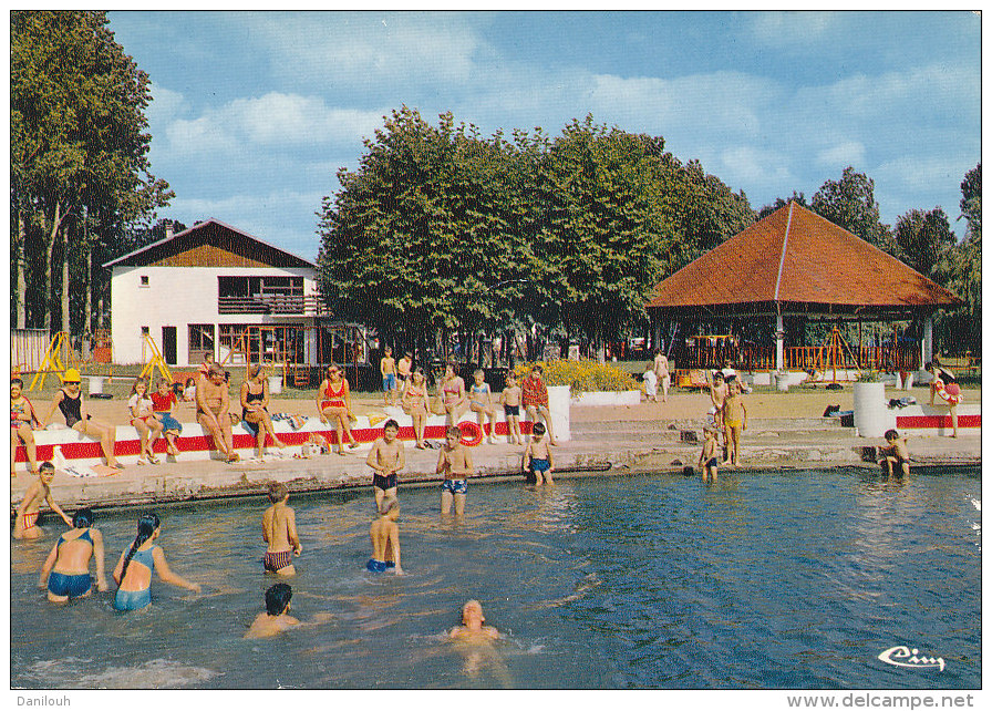 28 // CLOYES SUR LE LOIR  L Camping Plage Du Val Fleuri   Piscine TCF   CPSM 150 X 105  Edit  CIM - Cloyes-sur-le-Loir