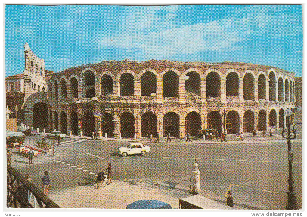 Verona - Arena:  ALFA ROMEO GIULIA TI, FIAT 1300, PASSEGGINO / PRAM / LANDAU (voiture D´enfant) - Amphitheatre - Italia - Passenger Cars