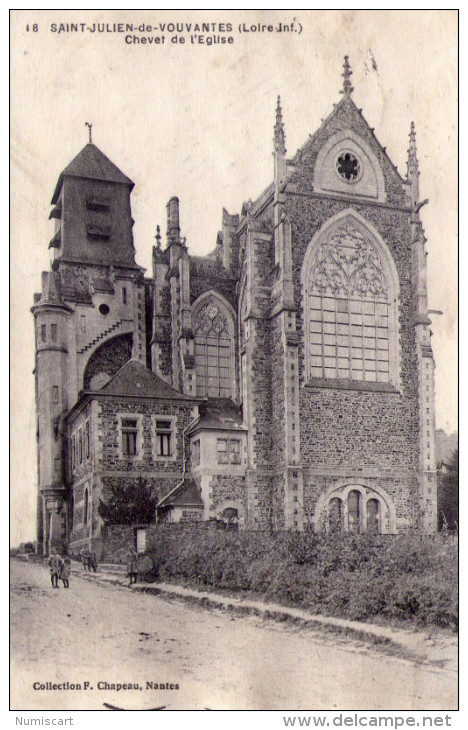 St-Julien-de-Vouvantes.. Animée.. Belle Vue De L'Eglise - Saint Julien De Vouvantes