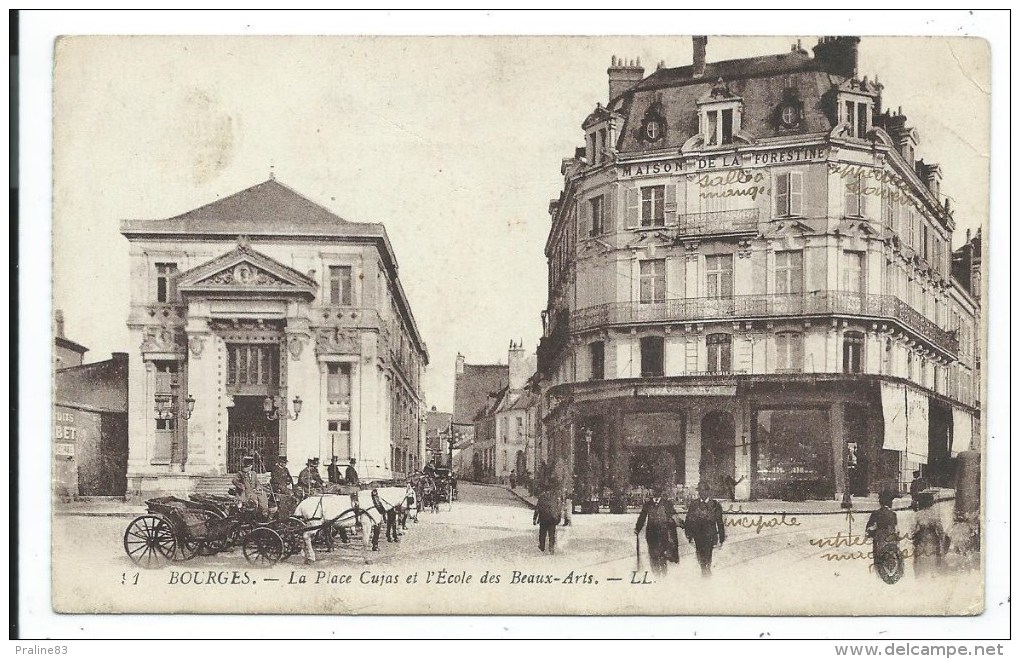 CPA -BOURGES -LA PLACE CUJAS ET L' ECOLE DES BEAUX ARTS -Cher (18) -Animée, Calèches - Bourges