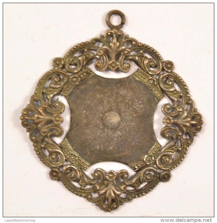 Ancien Pendentif En Métal Argenté Avec Système Porte Médaille / Photo / Pièce - Pendenti