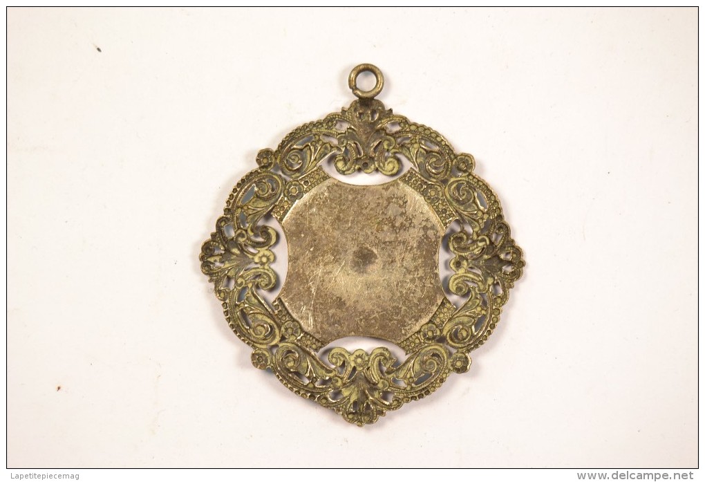 Ancien Pendentif En Métal Argenté Avec Système Porte Médaille / Photo / Pièce - Pendants