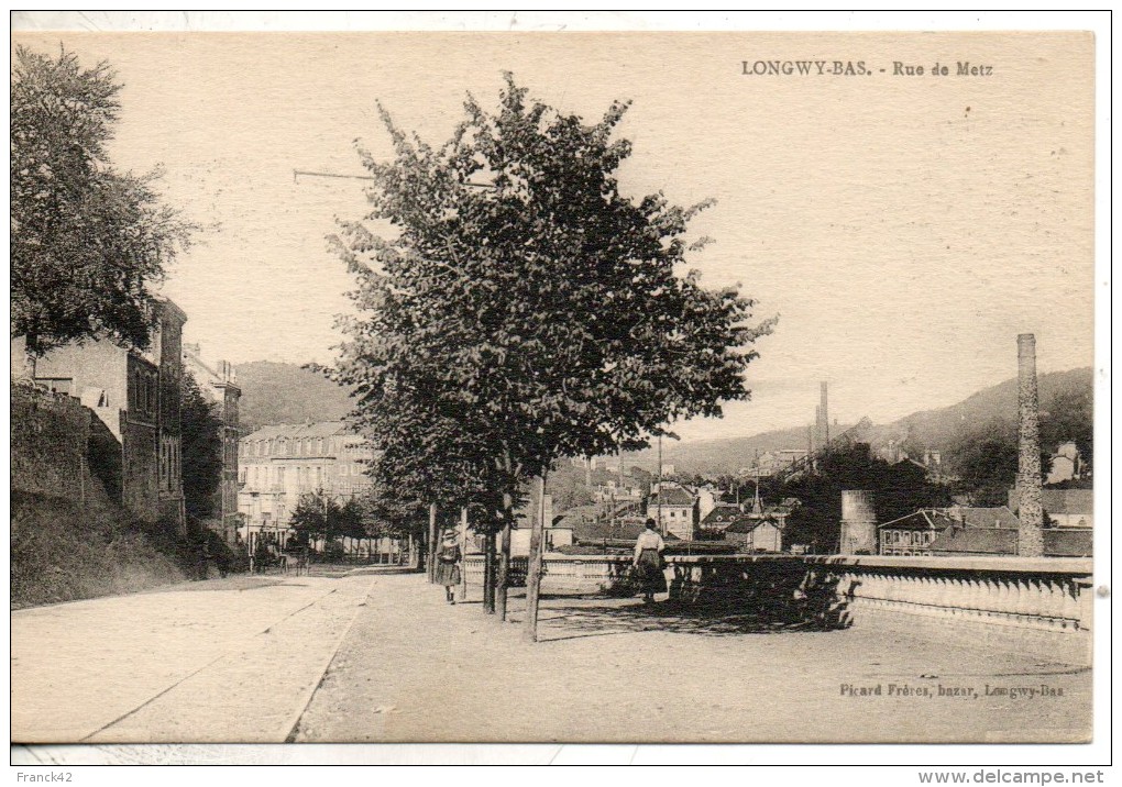 54. Longwy Bas. Rue De Metz - Longwy