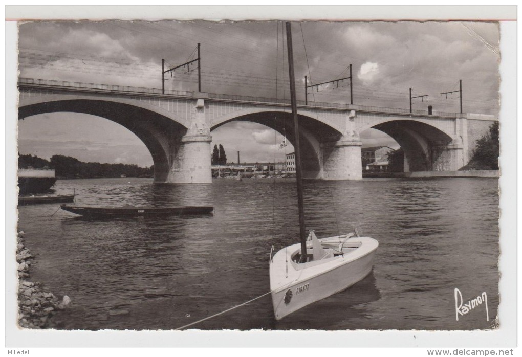 77 - LE MEE SUR SEINE - Le Pont Du Chemin De Fer - F.M - Tampon Poste Aux Armées - Le Mee Sur Seine