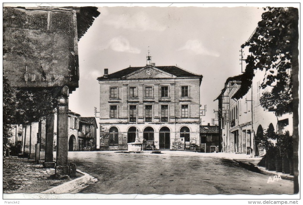 82. Montpezat. Hotel De Ville - Montpezat De Quercy