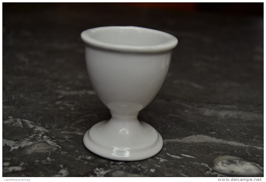 Ancien Coquetier En Porcelaine Blanc - Oeufs