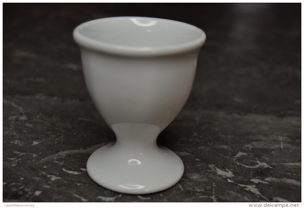 Ancien Coquetier En Porcelaine Blanc - Oeufs