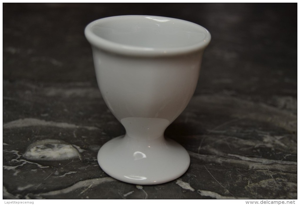 Ancien Coquetier En Porcelaine Blanc - Oeufs