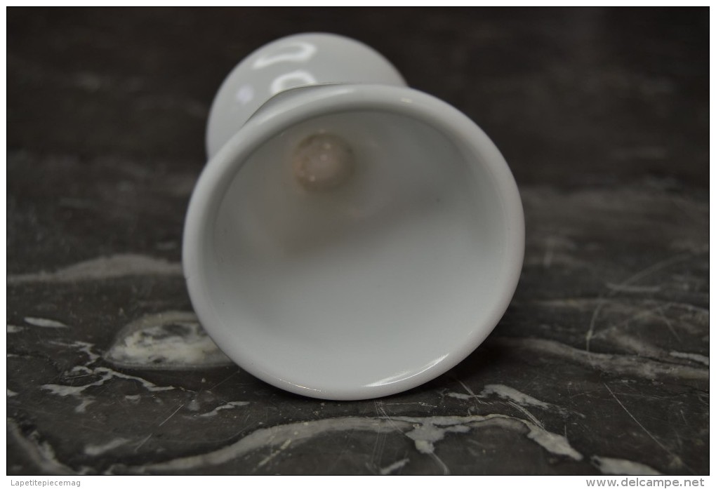 Ancien Coquetier En Porcelaine Blanc - Eier