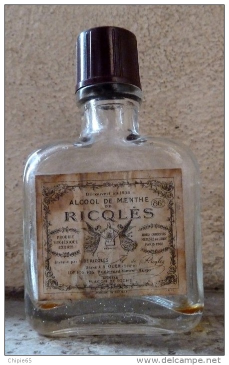 ANCIENNE BOUTEILLE (VIDE) MIGNONNETTE DE RICQLES DES ANNEES 30 - "Alcool De Menthe De Ricqles" - Mignonnettes