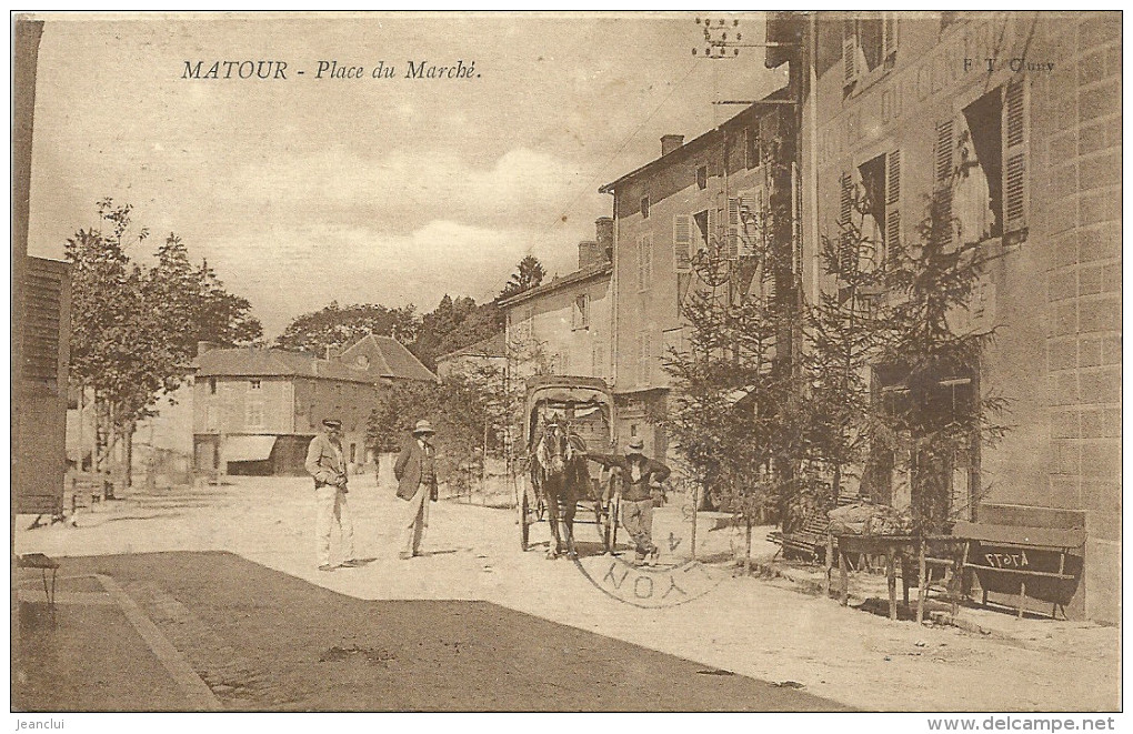 -MATOUR--PLACE DU MARCHE--TRES ANIMEE--CARTE DU 2/7/1926--MANQUE LE TIMBRE AU VERSO-- - Other & Unclassified