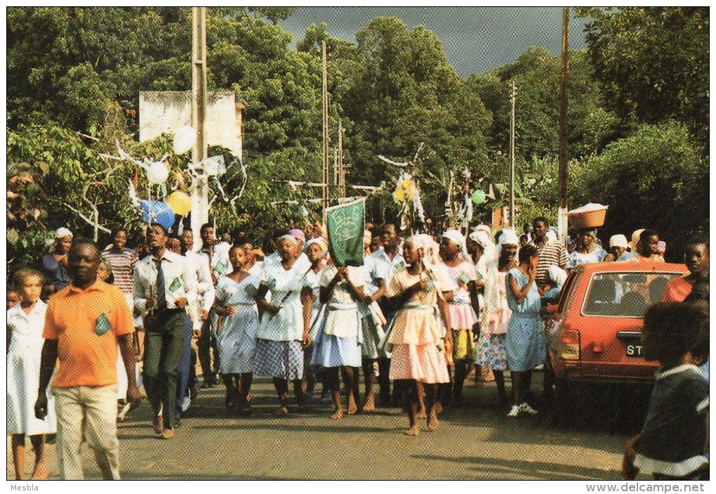 CPSM -  SAO  TOME  ET  PRINCIPE  -   Défilé , Cérémonie  Religieuse    ( Bannière GLG ) - Sao Tome Et Principe