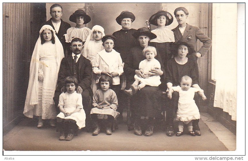 CARTE PHOTO MONTIVILLIERS OU HARFLEUR UNE COMMUNION TOUTE LA FAMILLE PHOTO MAX LEROUX - Montivilliers