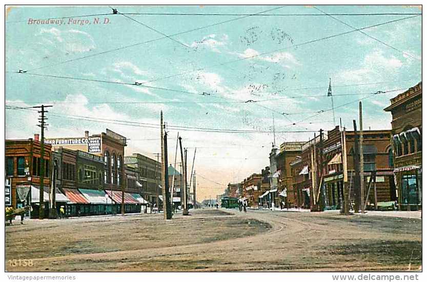 220357-North Dakota, Fargo, Broadway, Business Section, 1908 PM, Souvenir Post Card Co No 13158 - Fargo