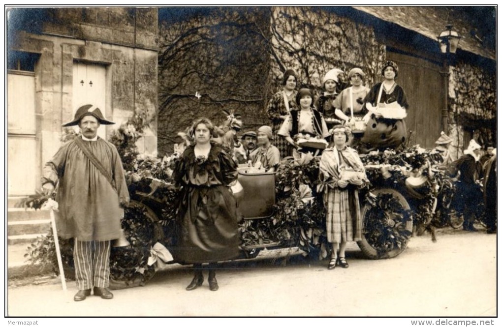 SEMBLANCAY (Indre-et-Loire 37) - Carnaval Dans Les Années 1930 Dans L´avenue De La Chasse Royale - Char Bauceron. - Semblançay