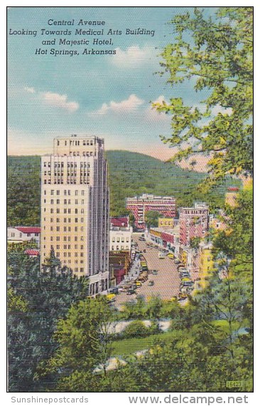 Central Avenue Looking Towards Medical Arts Building And Majestic Hotel Hot Springs Arkansas - Hot Springs